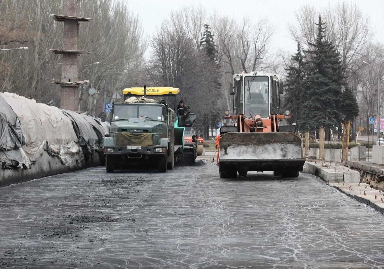 Новость - События - На Металлургов продолжается ремонт путепровода: рабочие начали укладку асфальта