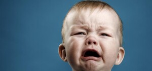 Пролежни, пустой холодильник, игрушки под замком: в Харькове проверили детский дом