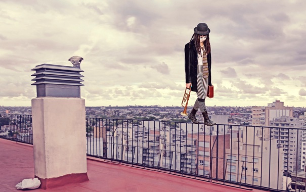 Новость - События - Хотела больше лайков: девушка забралась на крышу высотки ради красивого селфи