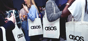 Британский бренд выпустил водолазку с принтом на украинском языке