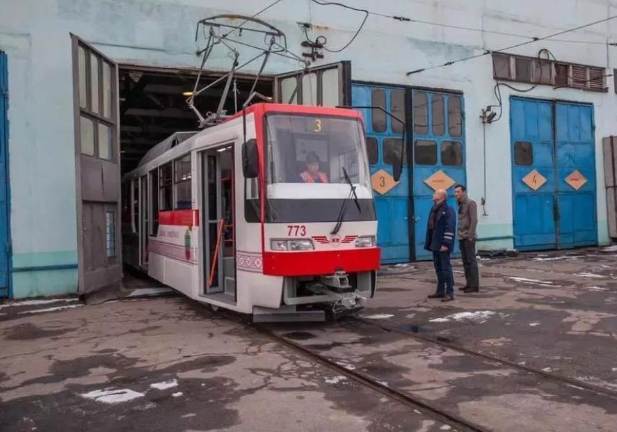 Шестой современный трамвай в Запорожье