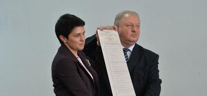 Самый длинный: в ЦИК показали бюлетни на выборы президента Украины