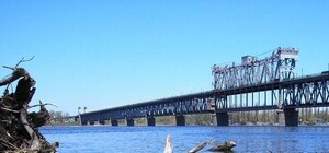 На Полтавщине посреди реки перевернулась лодка с 5 людьми: одной девушке удалось спастись