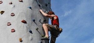 Пора карабкаться: в столичной школе скалолазания открыли набор на бесплатное обучение