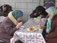 С 1 ноября работают пункты питания для бездомных.
Фото www.meria.zp.ua.