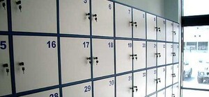 Как так можно: собаку заточили в камеру хранения (фото)