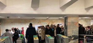 В чем причина: в Харькове на станции метро выросли большие очереди