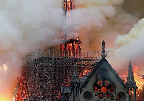 Новость - События - Пожар в Нотр-Дам де Пари: стало известно, какие реликвии уцелели