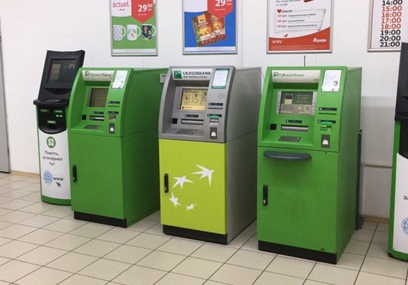 Есть ли ажиотаж у банкоматов ПриватБанка. фото: Алина Деревянко