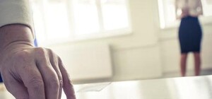 Пьяная шутка: на избирательном участке мужчина сообщил про бомбу (ВИДЕО)