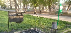 Руки оторвать: в Старобазарном сквере сожгли контейнеры для раздельного сбора мусора (обновлено)