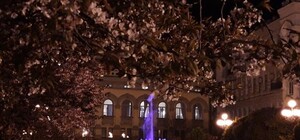 Первый пошел: возле Национальной оперы заработал свето-музыкальный фонтан