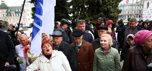 Зеленка и похоронные венки: как в Харькове прошли митинги на 1 мая