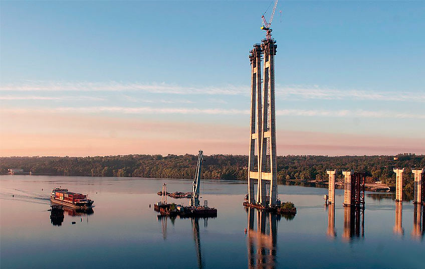 Запорожские мосты разбирают на металлолом. фото: mayak.zp.ua