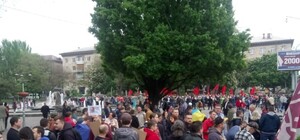 День Памяти: Полк Победы и Демсокира собрались на площади Маяковского