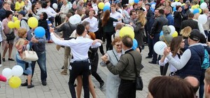 Вальс, документальные ролики и песни Гарика Кричевского: что происходило 9 мая на Фестивальном причале