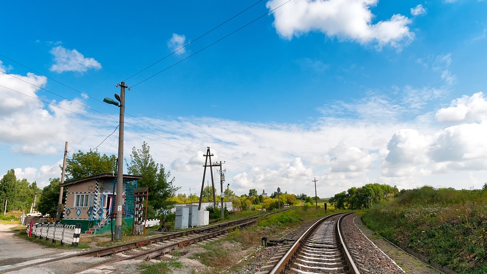 Перекрытие железнодорожного переезда. Фото: pixabay.com