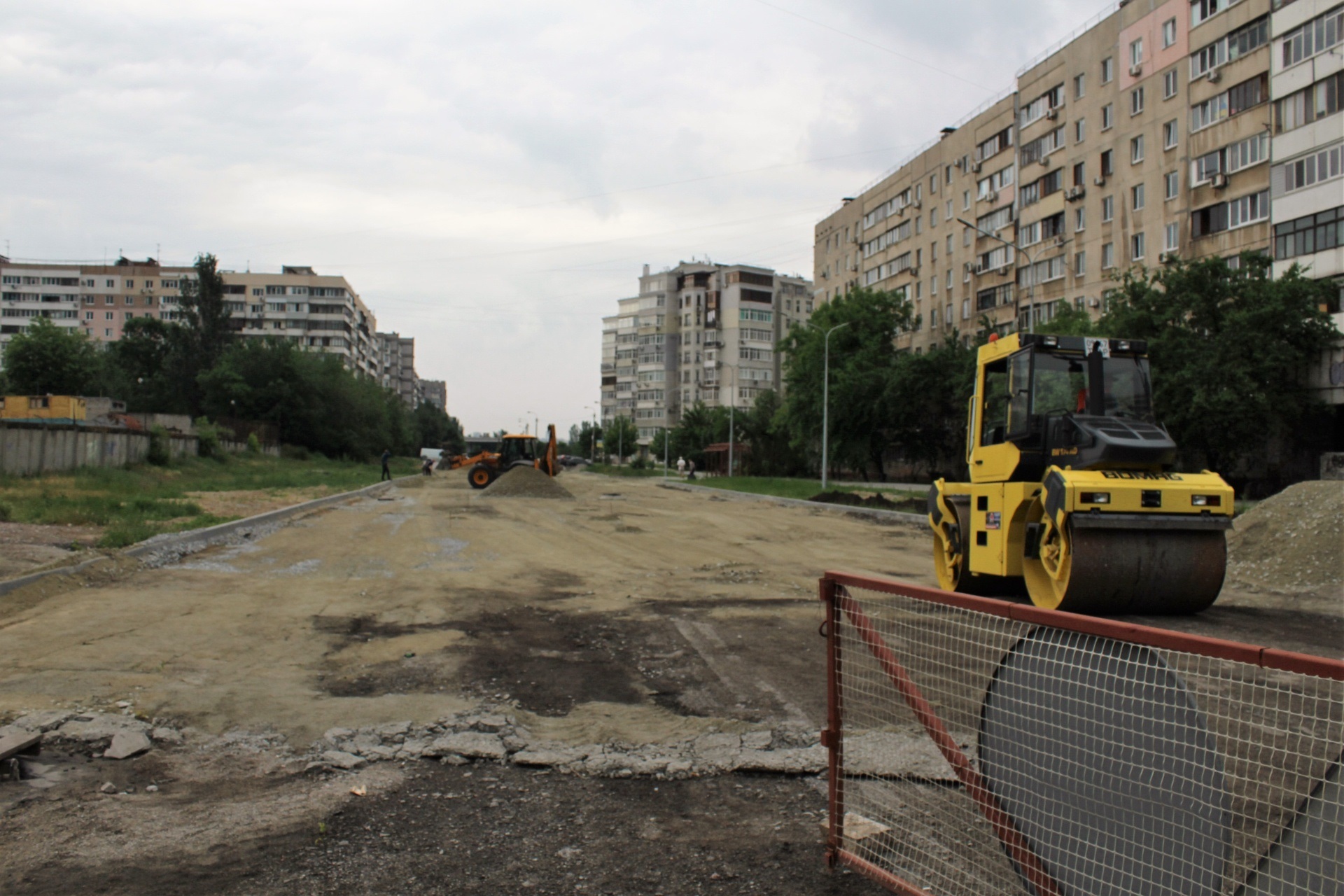 На улице Школьной заканчивают строительство дороги. Фото: пресс-служба горсовета Запорожья