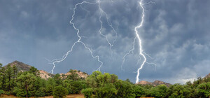 Молния ударила в спиннинг: под Харьковом погиб рыбак