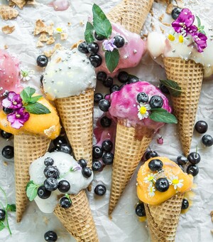 Чорне, смажене, з Дор Блю: де у Львові поїсти незвичайного морозива