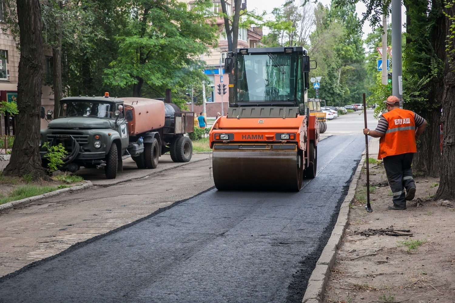 В Запорожье ремонтируют дороги. Фото: мэрия Запорожья