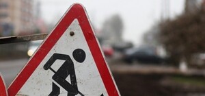 Отличная работа: на Бабурке во время ремонта дороги засыпали водостоки