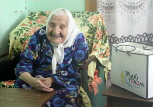 В Мелитополе бабушка отметила 103 день рождения. Фото: пресс-служба Мелитопольского горсовета