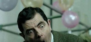 Видеофакт: в Киеве возле проезжей части рухнул строительный кран