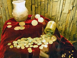Кувшин, забитый монетами XVII века, можно оценить в несколько десятков тысяч гривен. 
Фото kp.ua