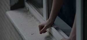 Страдала от боли: на Березняках женщина выбросилась из окна на глазах у сына