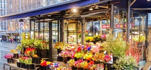 Небезпечний Сихів: у торговому центрі чоловік погрожував застрелити продачиню квітів