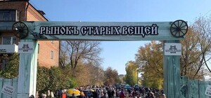 Самовар за 10 000 и серебряные топоры: чем торгуют на главном 
