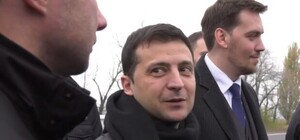 Приехал с проверкой: Зеленский инспектирует трассу Запорожье-Мариуполь (видео)
