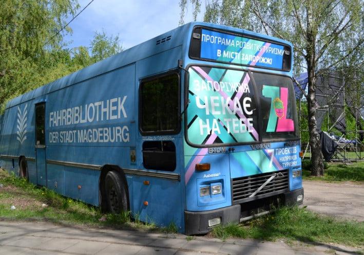 Автобус-библиотека будет просто возить пассажиров / фото: Facebook Олександр Побіл