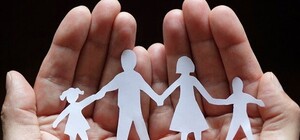 Долой дискриминацию: суд разрешил ВИЧ-инфицированным украинцам усыновлять детей