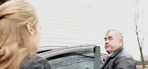 Не захотел отвечать: сельский глава  прокатил журналиста на капоте машины