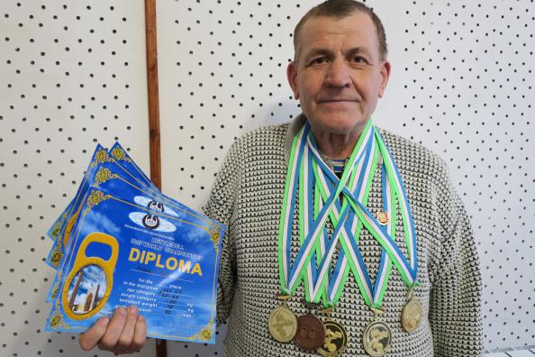Запорожец стал 32-кратным чемпионом мира по гиревому спорту. Фото: akimovkast.com
