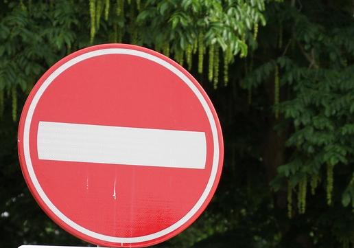 В Запорожье хотят запретить всьезд машин на территорию школ / фото: pixabay