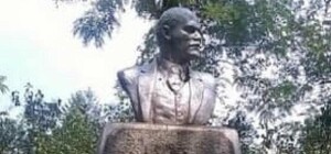 Декоммунизация: под Одессой снесли практически последний памятник Ленину