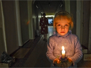 В подъездах домов темно
Фото  http://zp.kp.ua