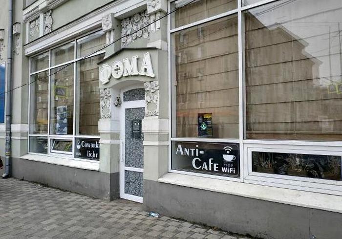 Wi-Fi, беседы с батюшкой и оплата пожертвованиями: в Харькове открылся церковный коворкинг