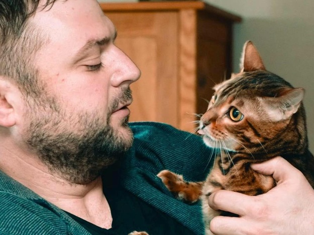 Пять котов и бульдог: заммэра Днепра показал своих питомцев