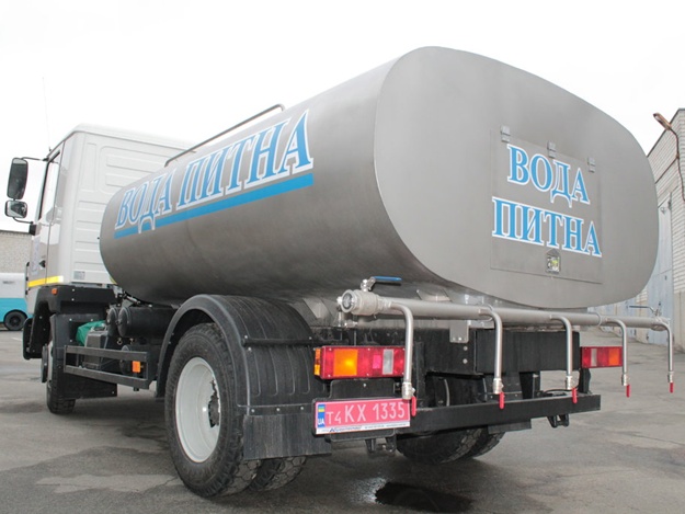 Запасайся: по городу будут развозить святую воду в цистернах