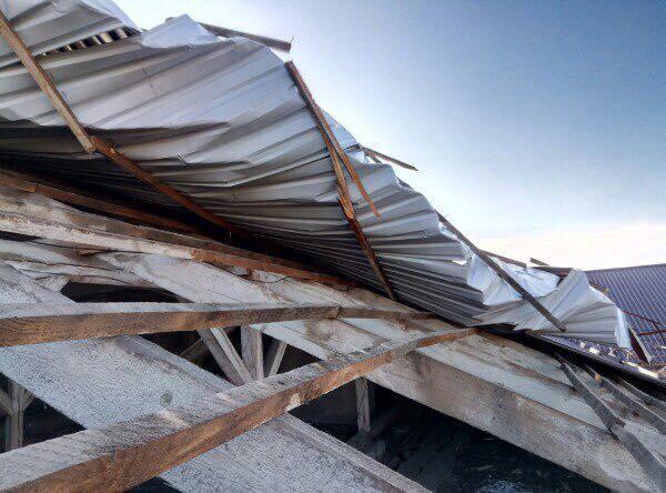 Новость - События - Последствия непогоды: в центре Запорожья ураган сносил крыши домов