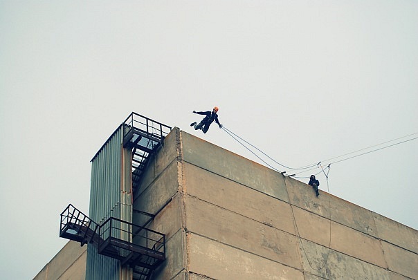 Прыжки с завода существенно отличаются от "мостовых"
Фото Константина Гармаша