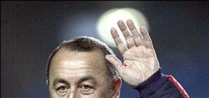 За что бывшего тренера 