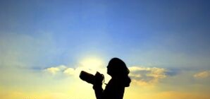 Бомжи, высотки и ветряные мельницы – столичные фотографы озаботились проблемой энергетики