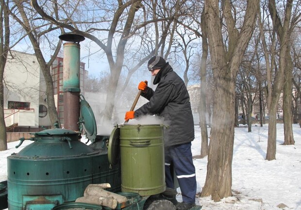 У собора работает "полевая кухня"
Фото предоставлено МЧС Украины в Запорожской области.