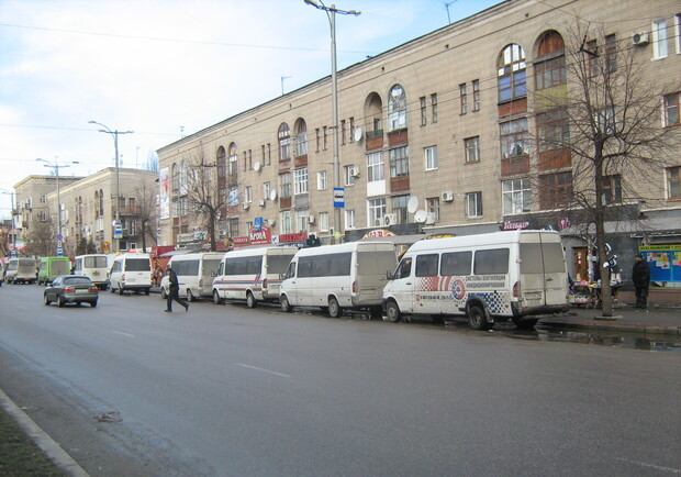 В Запорожье для общественного транспорта выделят отдельную полосу движения.
Фото vgorode.ua.