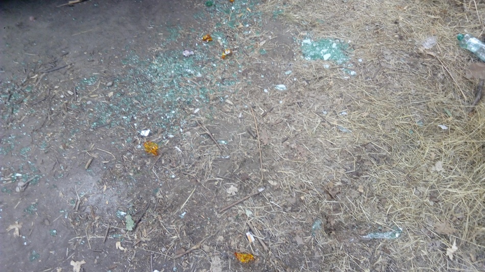 Все стекла были разбиты